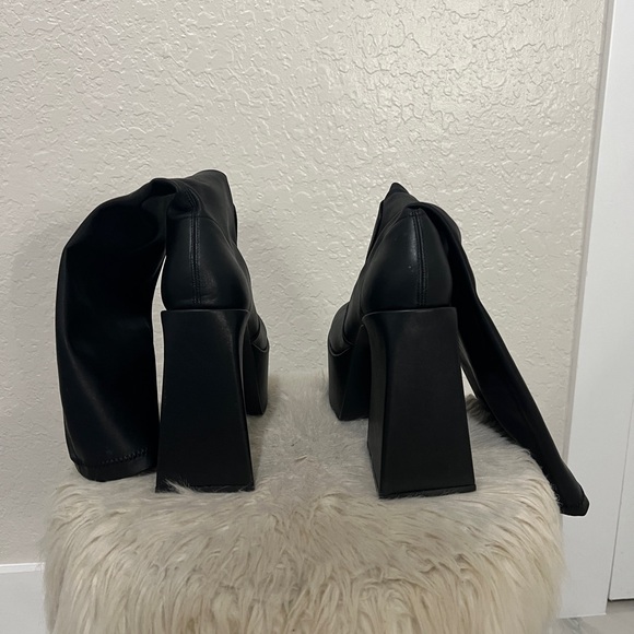 (SOLD) Steve Madden HARTLIE Black Knee High Boot (READ DESCRIPTION) - Picture 4 of 6
